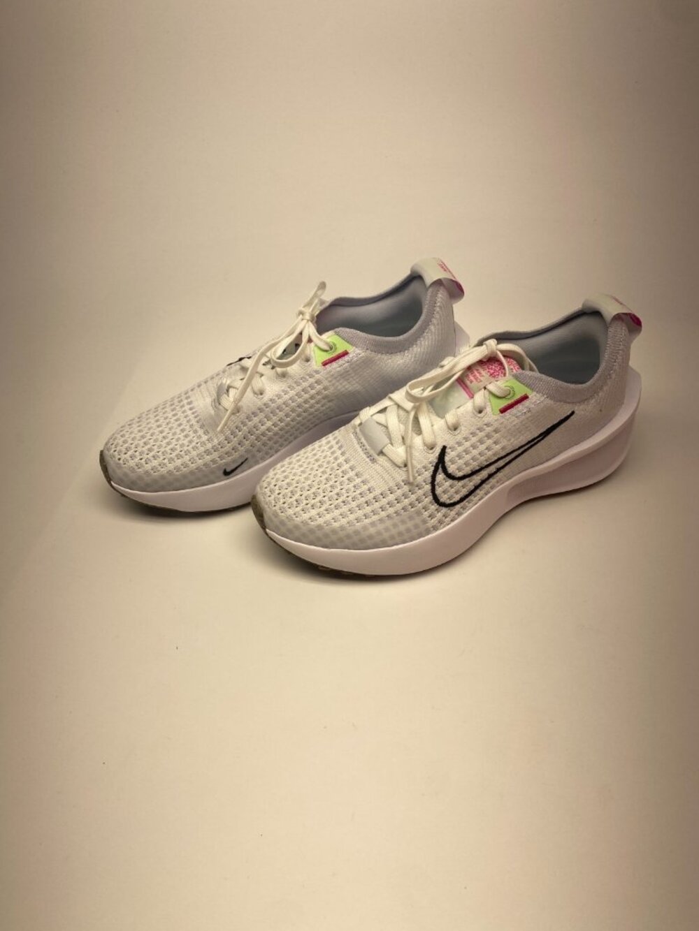 Nike Womens Interact Run Road Running Shoes White FD2292-102 Sneakers Size 6